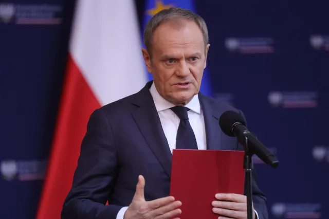 Tusk będzie rozmawiać z dziennikarzami trzech największych stacji. TV Republika nie została zaproszona