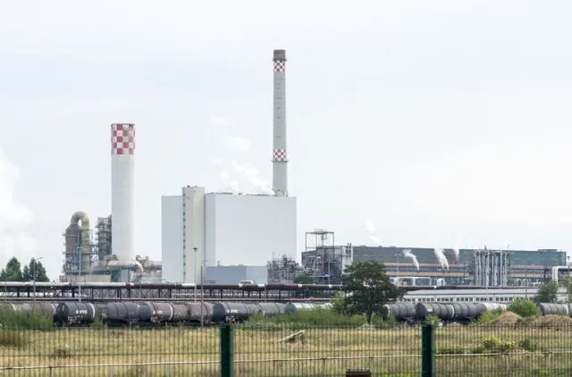 Sensacyjne doniesienia. Niemcy chcą wywłaszczyć Rosjan z rafinerii w Schwedt, udziały sprzedadzą Polakom?