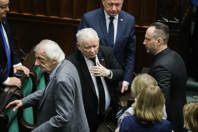 "Przekracza granice absurdu", "cynicznie podgrzewa nastroje", "chce podpalić Polskę". Politycy o słowach Kaczyńskiego