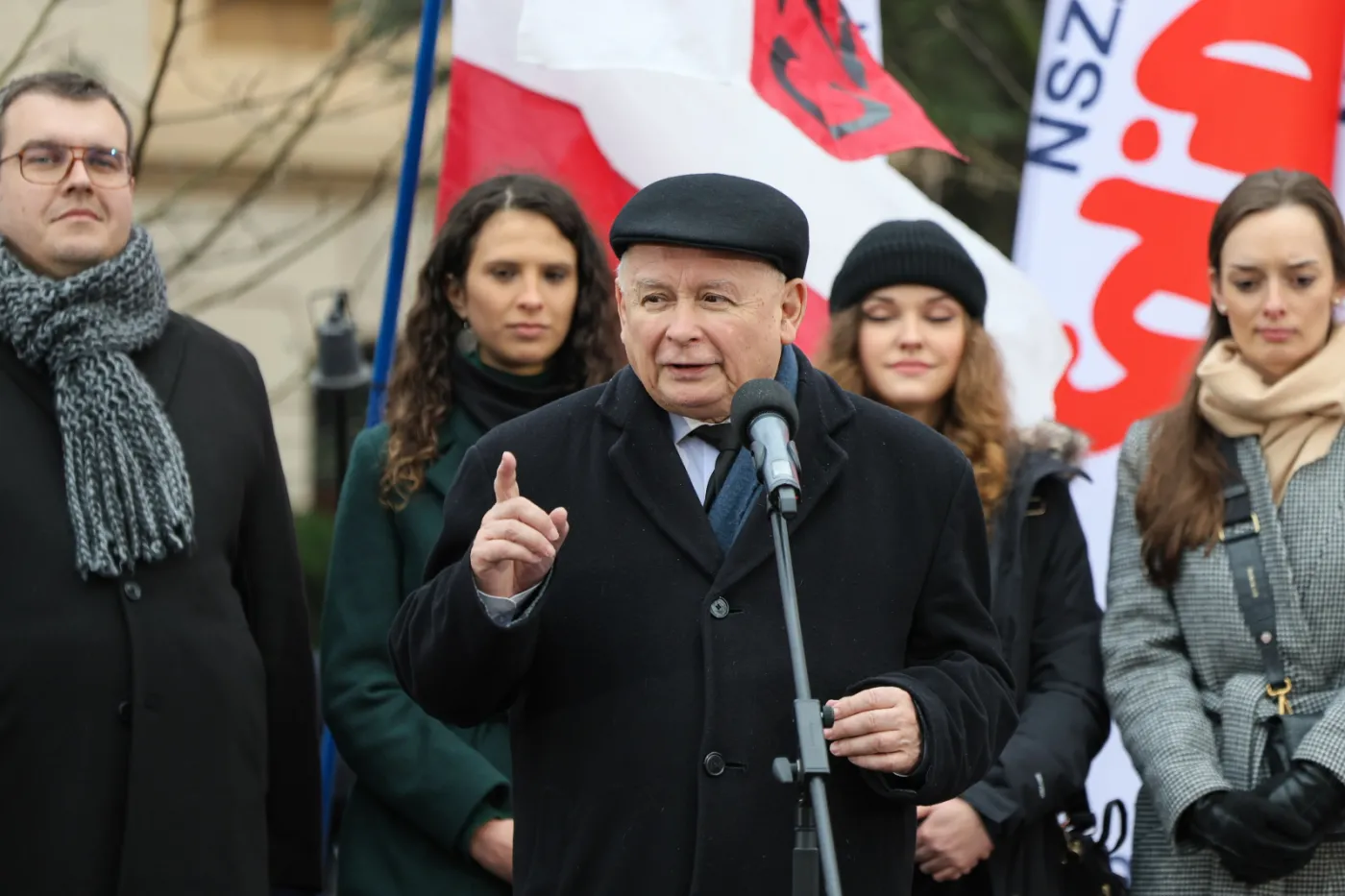 Protest Wolnych Polaków pod TK. Kaczyński: Musimy odzyskać medialną siłę