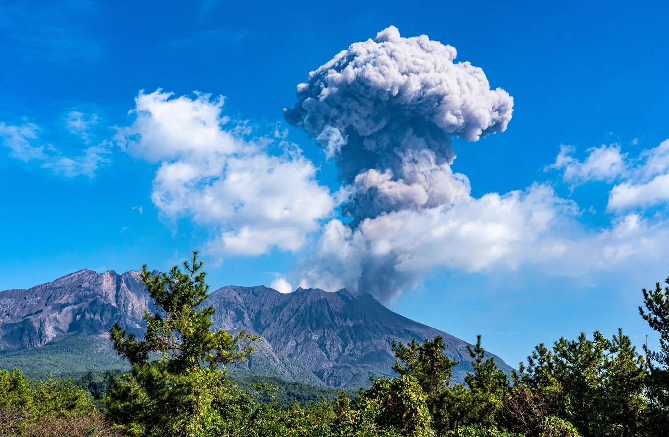 Najbardziej aktywny wulkan Japonii się przebudził. Uwieczniono niezwykłe zjawisko
