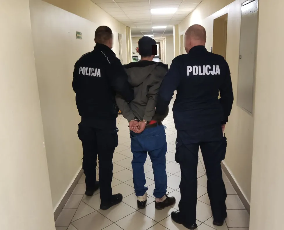 Pili razem alkohol. Potem zabił go karniszem i butelką