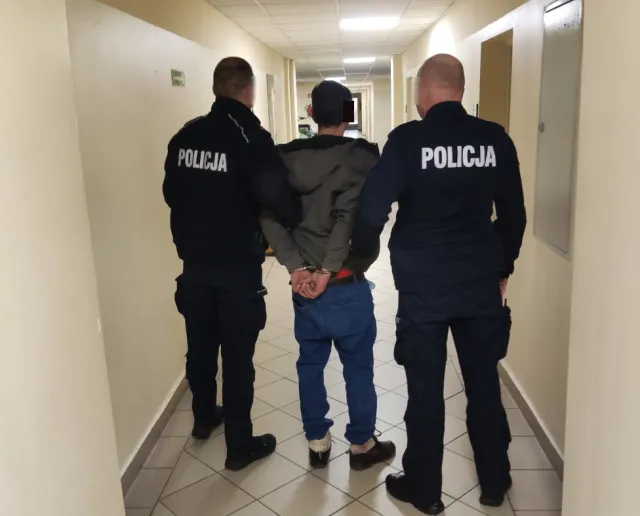 Pili razem alkohol. Potem zabił go karniszem i butelką