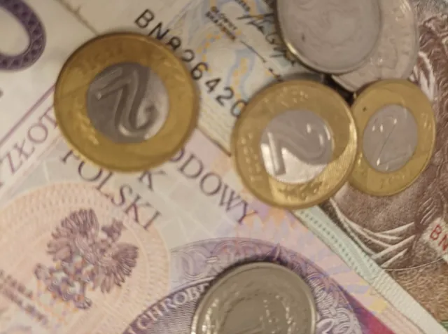 Emerytura z marcową podwyżką już na koncie lub w portfelu, ale czy ZUS dobrze ją wyliczył