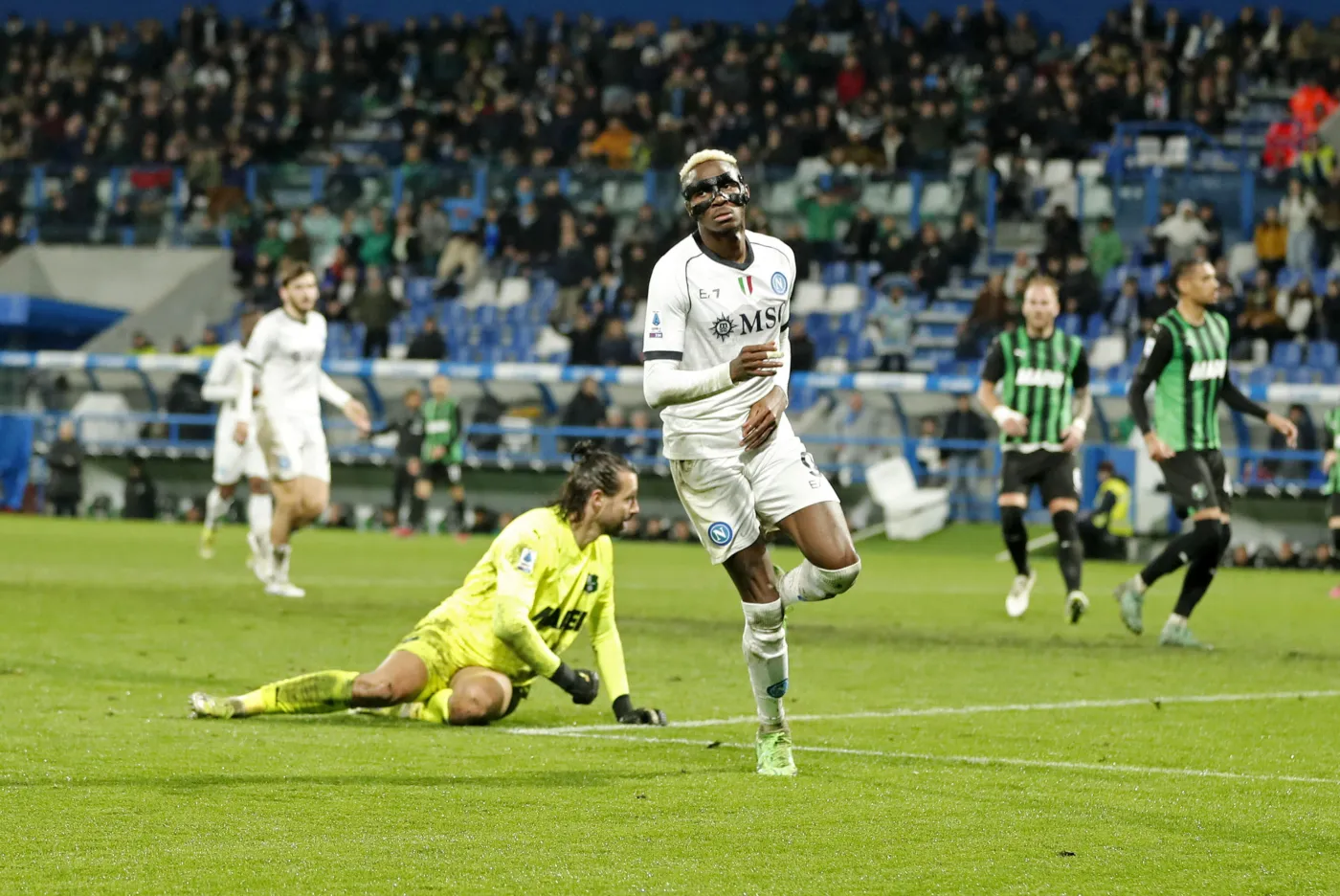Victor Osimhen show. Hat-trick w 16 minut. Napoli rozgromiło Sassuolo 6:1 [WIDEO]