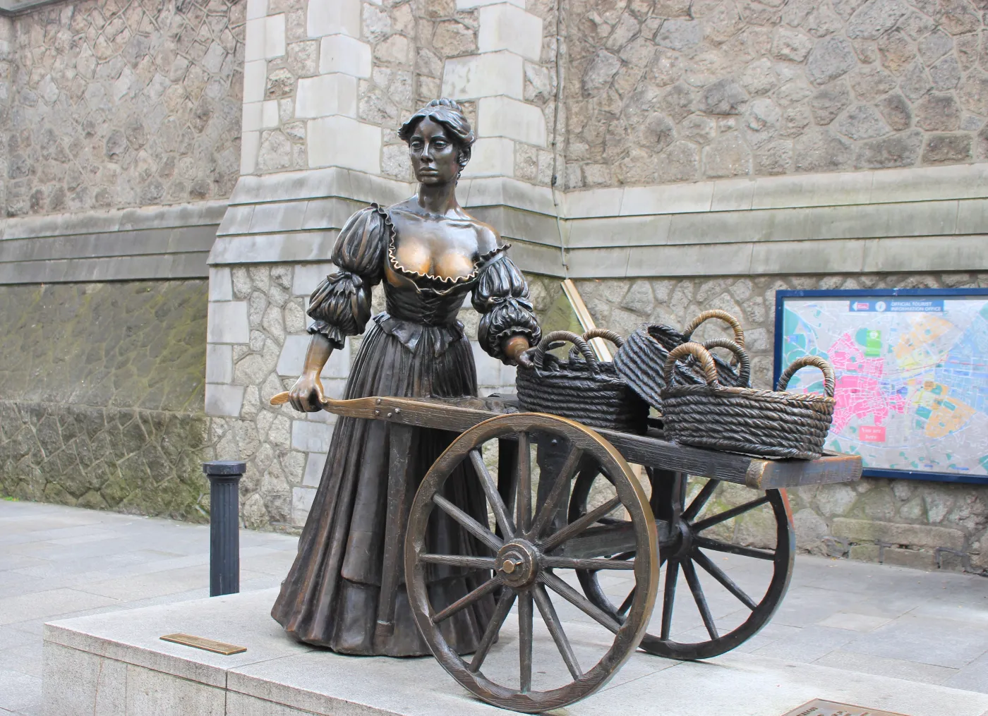 "Przestańcie dotykać piersi Molly Malone". Nietypowy apel w Dublinie