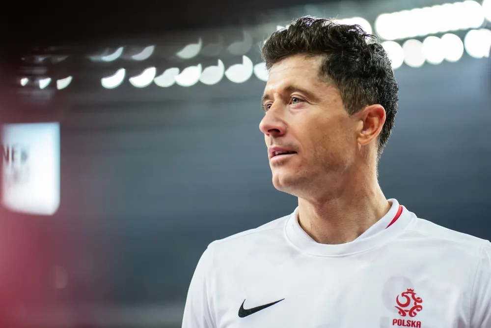 Lewandowski przemówił do kibiców z... budki ratowniczej. "Forca Barca!" [WIDEO]
