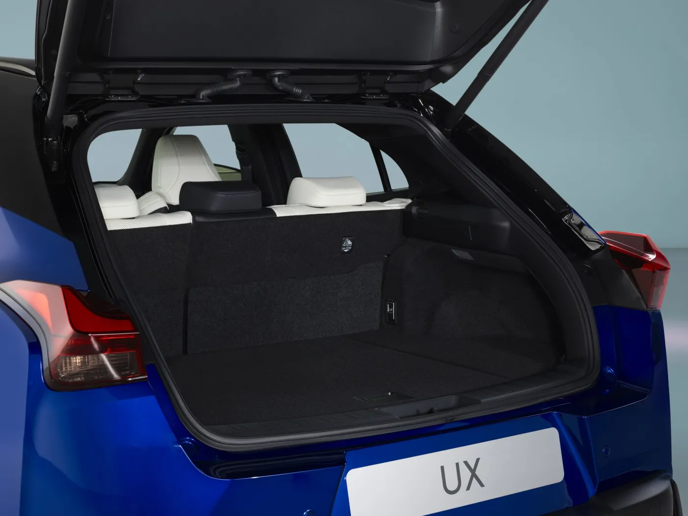 nowy-lexus-ux-300h-38113181.jpg