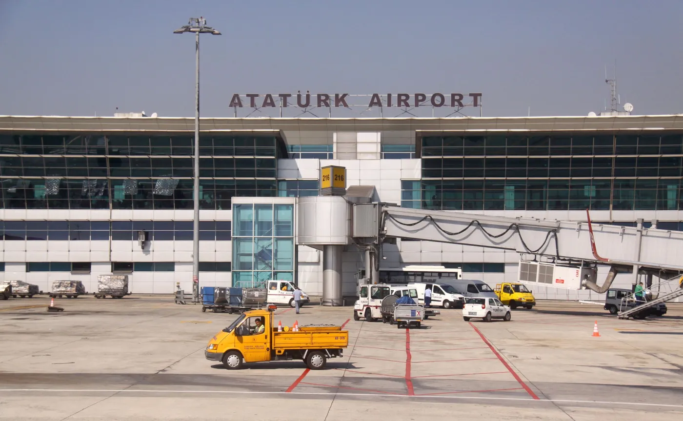 Historia jak z filmu "Terminal". Iranka od miesiąca mieszka na lotnisku