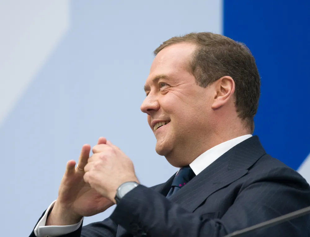 Miedwiediew nie posiada się z radości. Zamieścił ironiczny komentarz