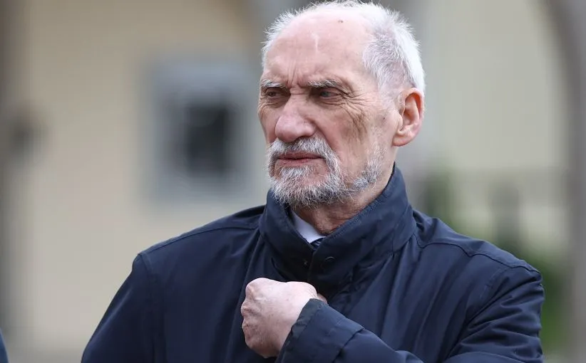 Macierewicz: Żaden urzędnik nie ma prawa ocenić, że raport państwowej komisji jest nieprawdziwy