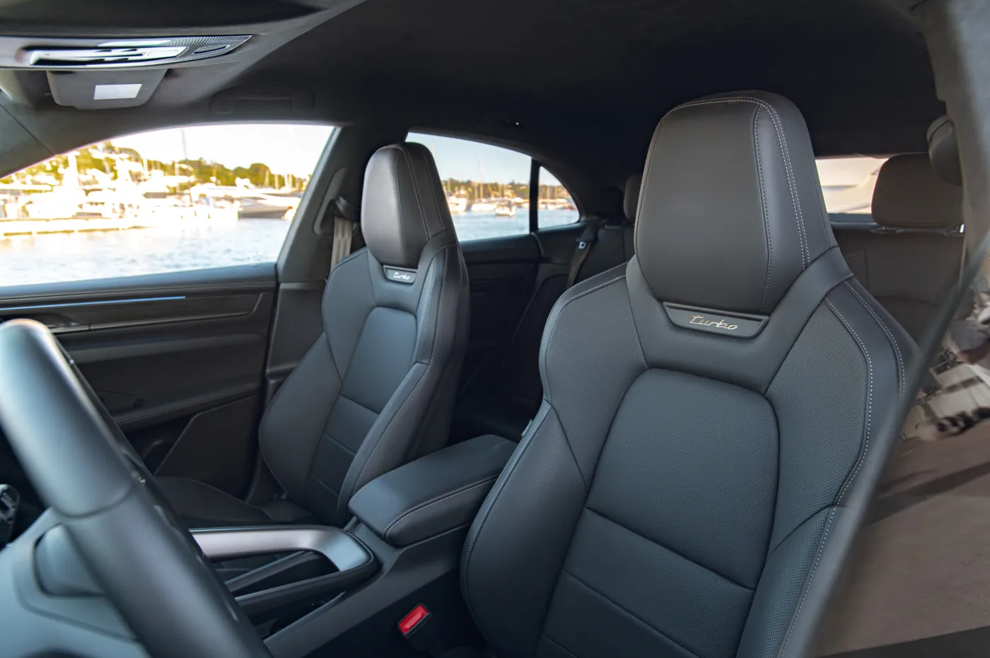 porsche-macan-turbo-38167419.jpg