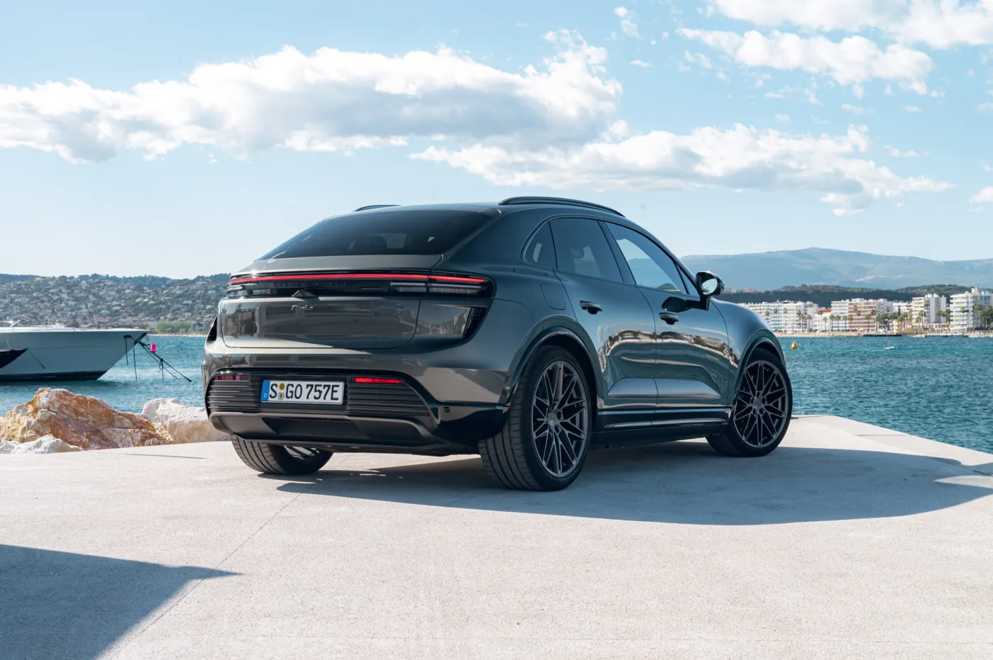 porsche-macan-turbo-38167330.jpg