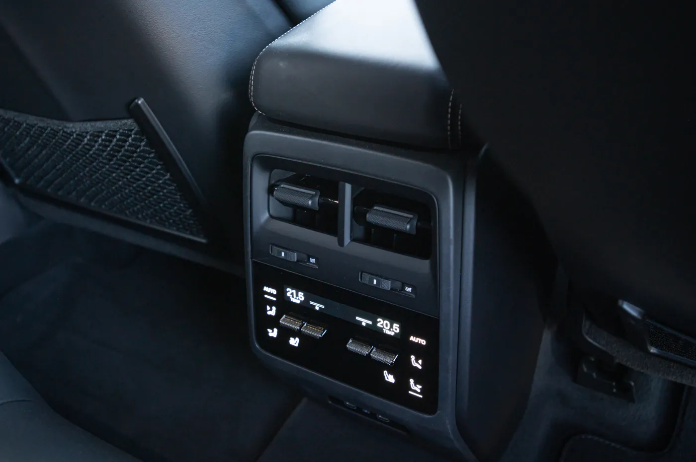 porsche-macan-turbo-38167333.jpg