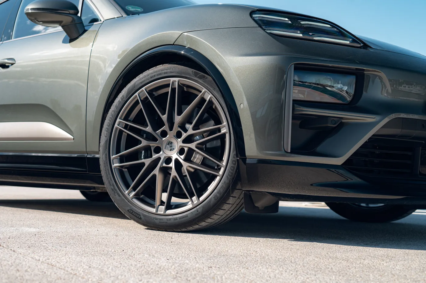 porsche-macan-turbo-38167345.jpg