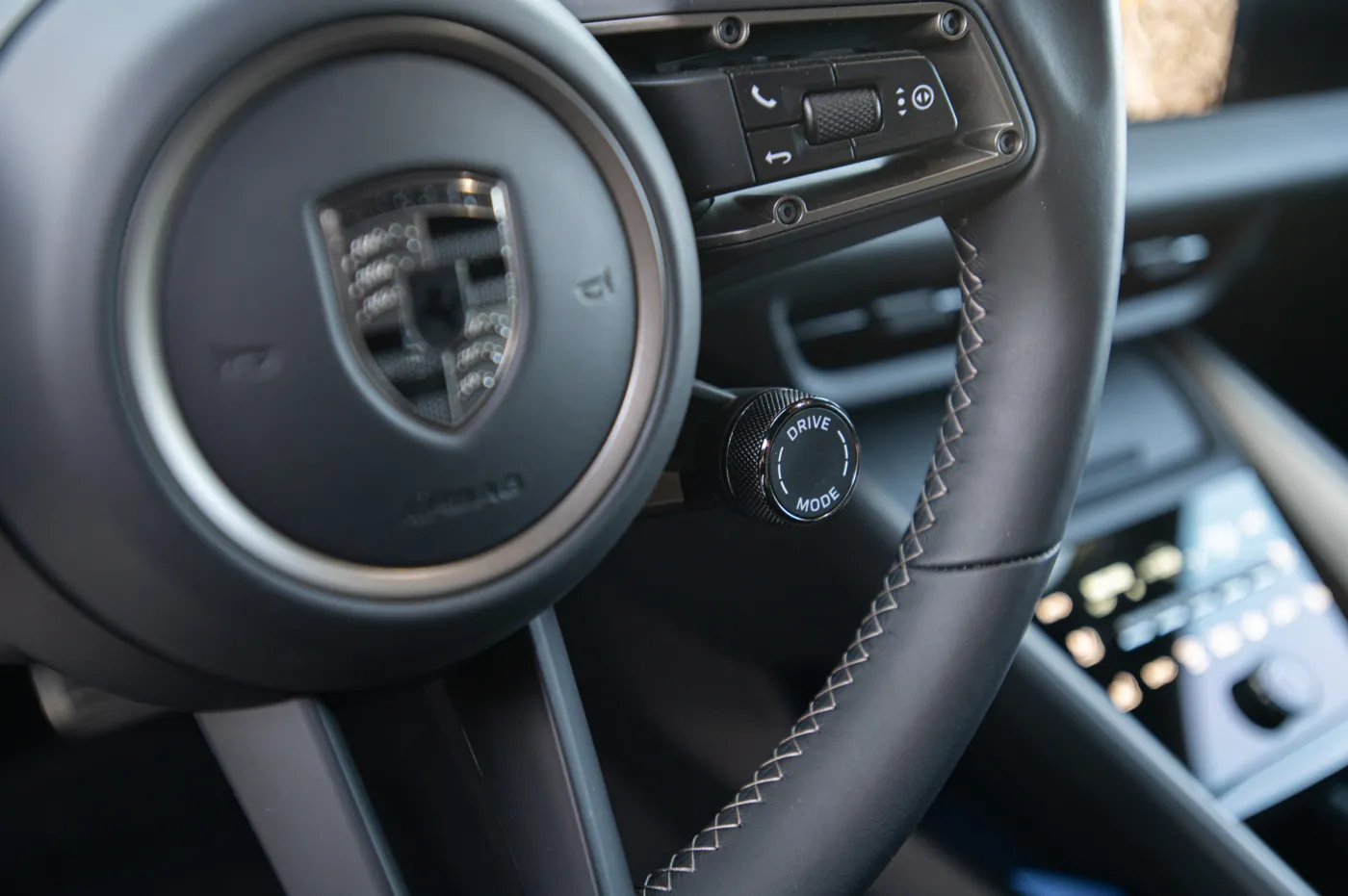 porsche-macan-turbo-38167351.jpg