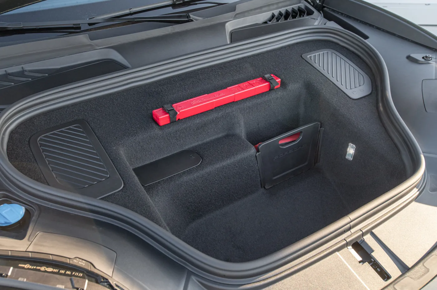 porsche-macan-turbo-38167374.jpg
