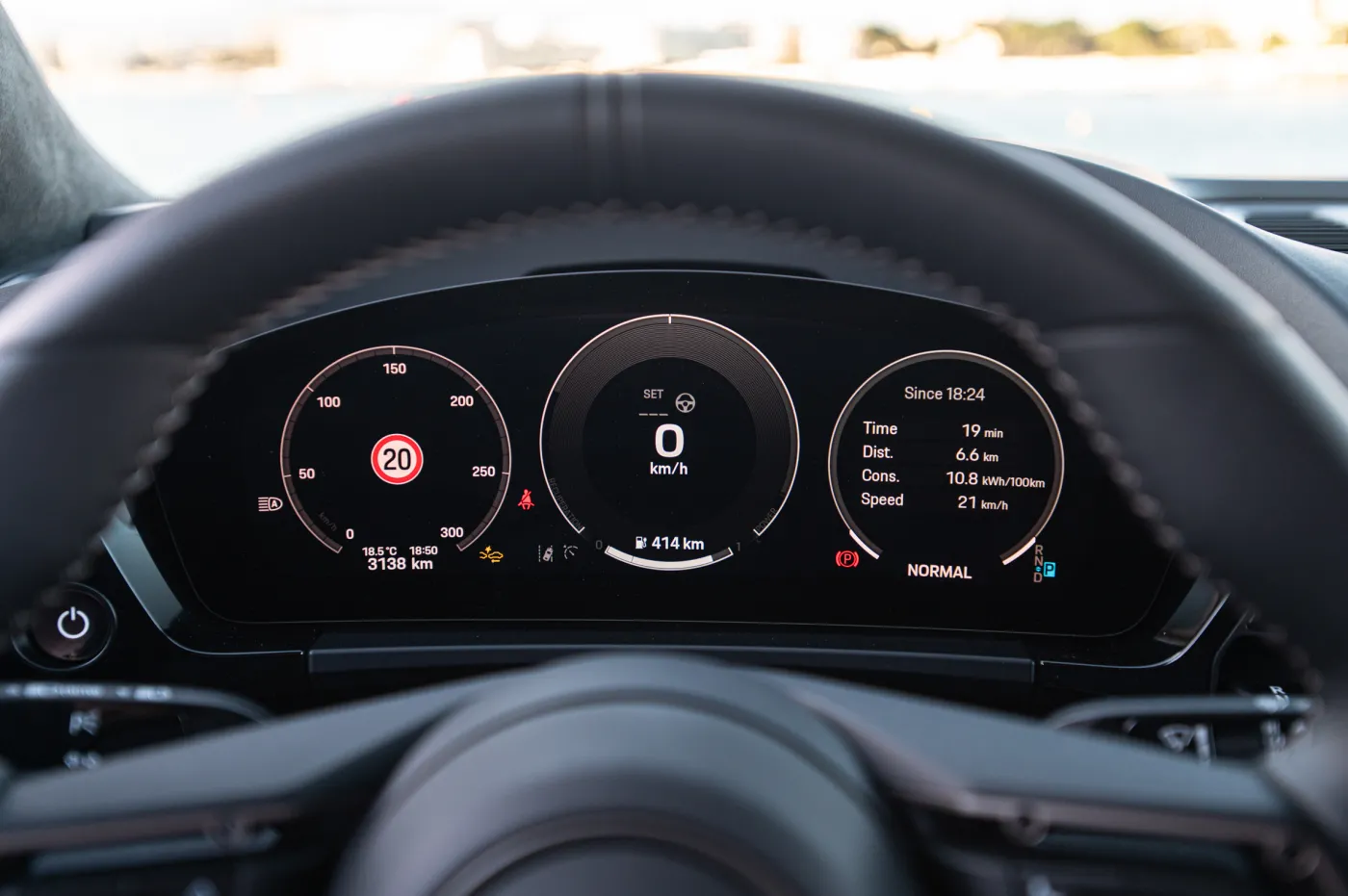 porsche-macan-turbo-38167378.jpg