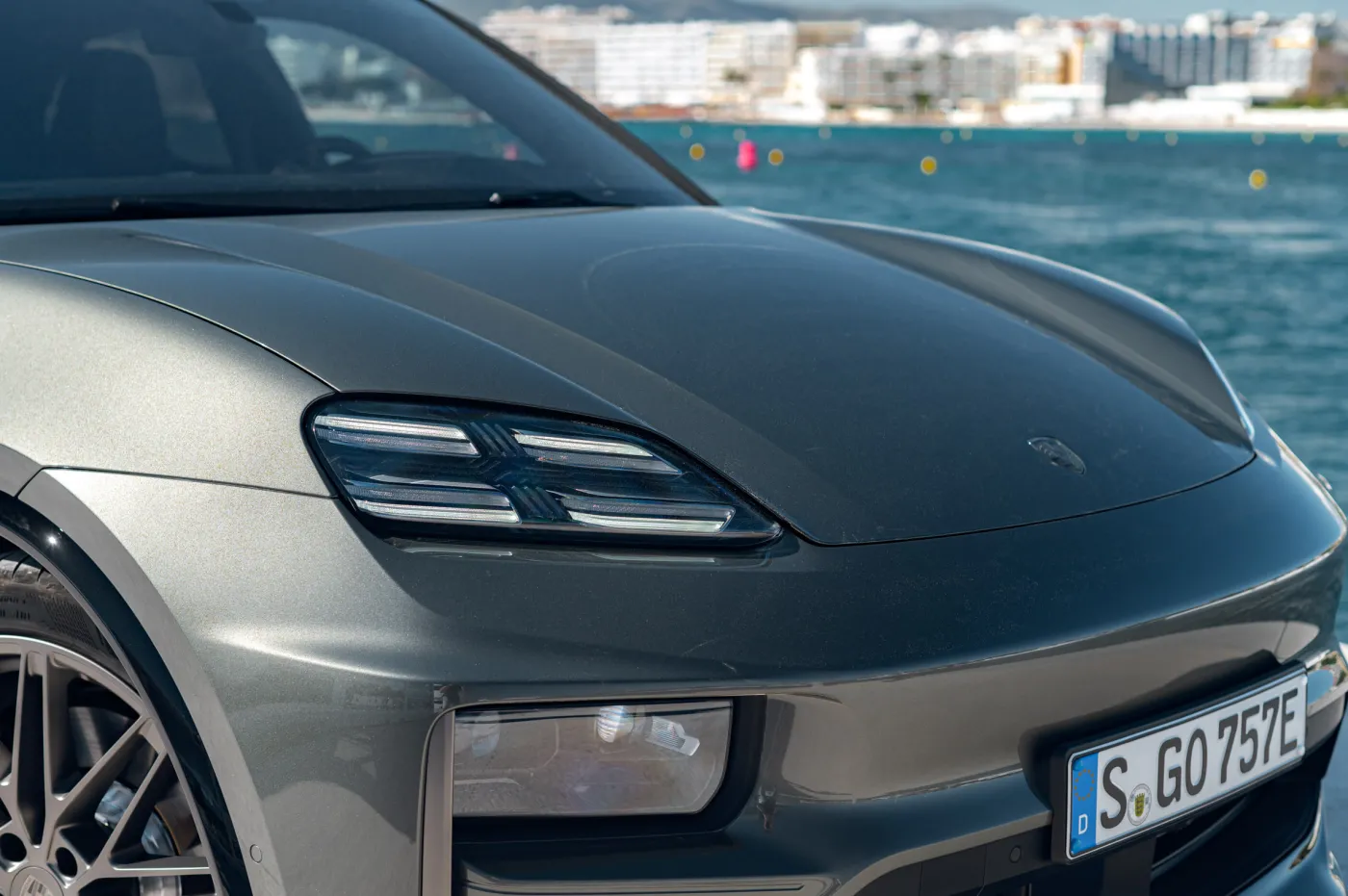 porsche-macan-turbo-38167381.jpg