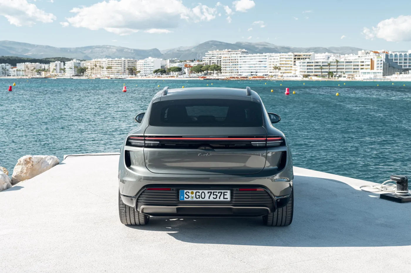 porsche-macan-turbo-38167383.jpg