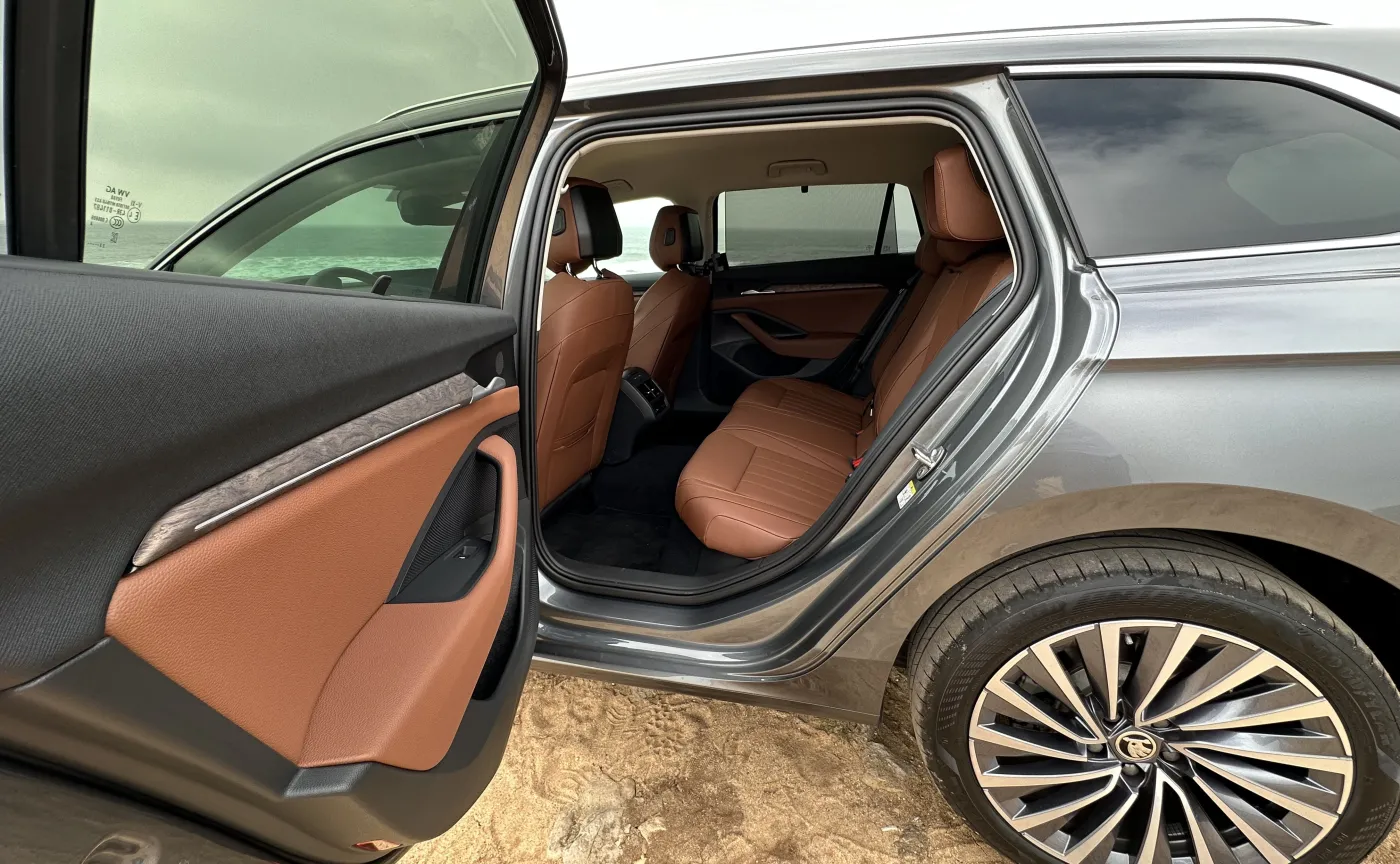 nowa-skoda-superb-38176196.jpg