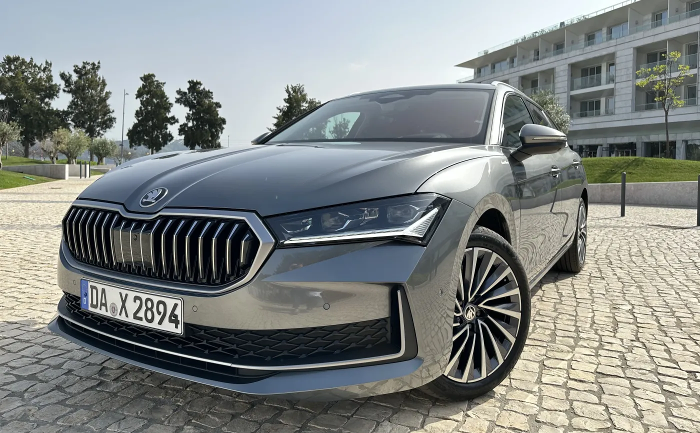 nowa-skoda-superb-38176200.jpg