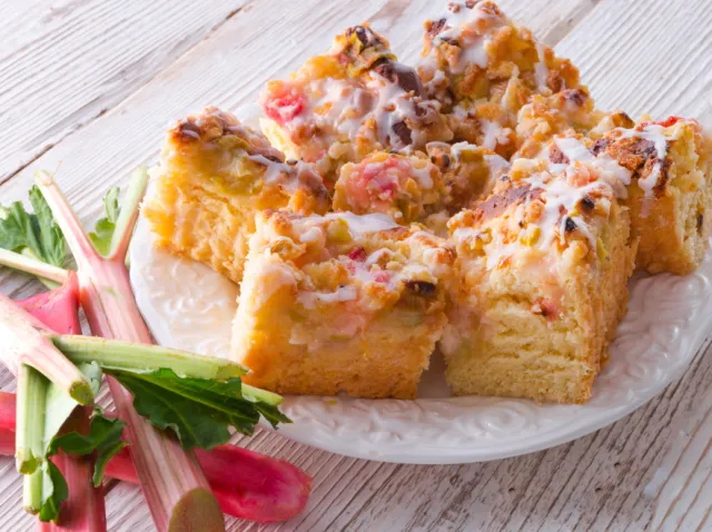 Ciasto z rabarbarem siostry Anastazji. Ten składnik wzbogaci jego smak