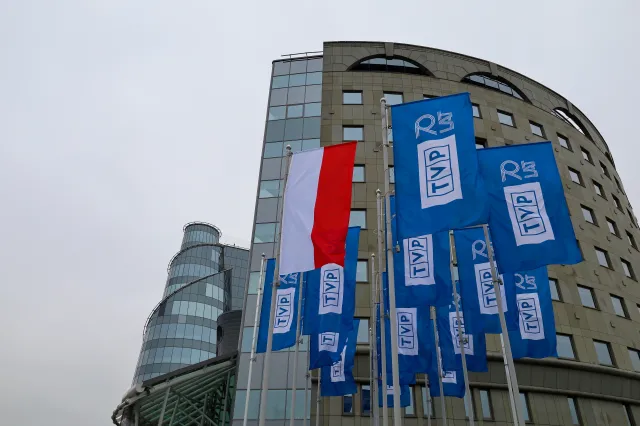 CBOS: Polacy podzielni w ocenie zmian w mediach publicznych, ale... nie po równo