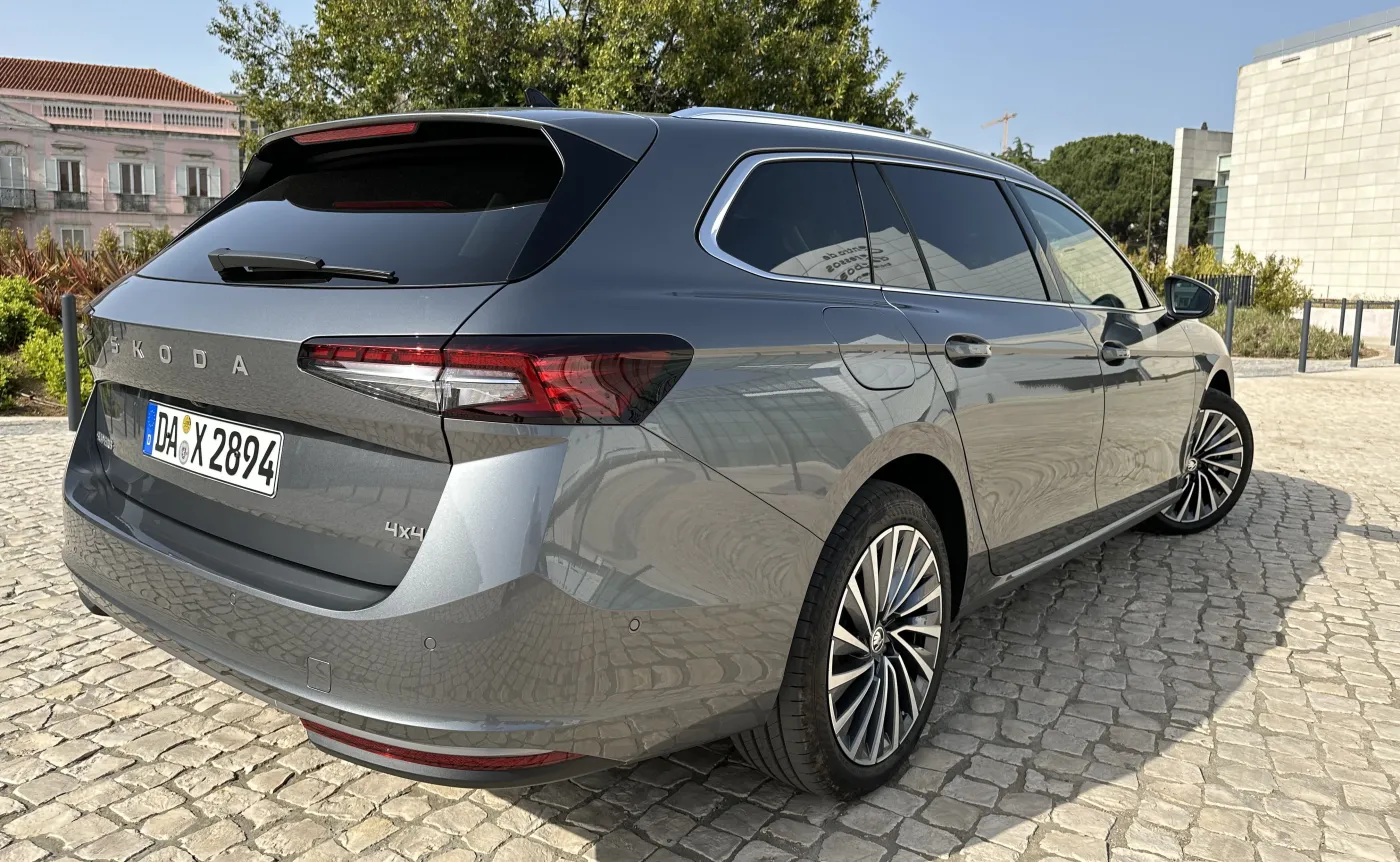 nowa-skoda-superb-38176207.jpg