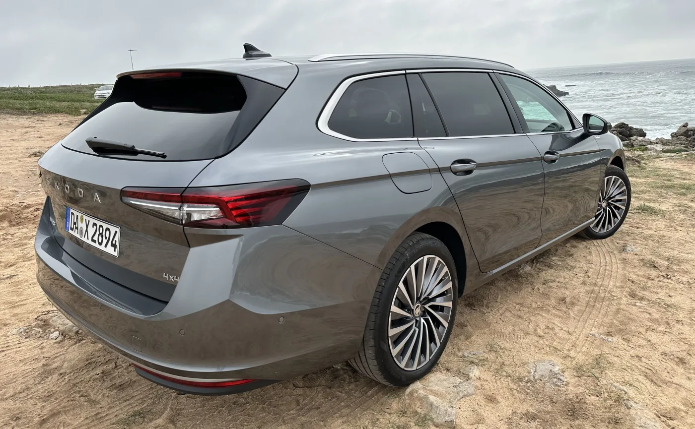 nowa-skoda-superb-38176201.jpg