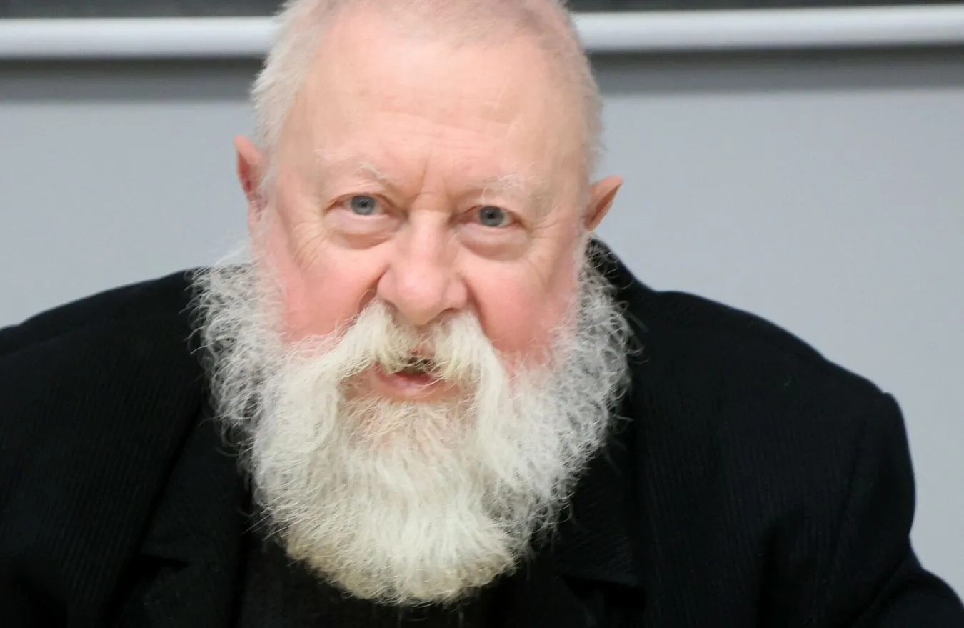 Weto Dudy ws. języka śląskiego. Bralczyk chwali prezydenta i karci Tuska