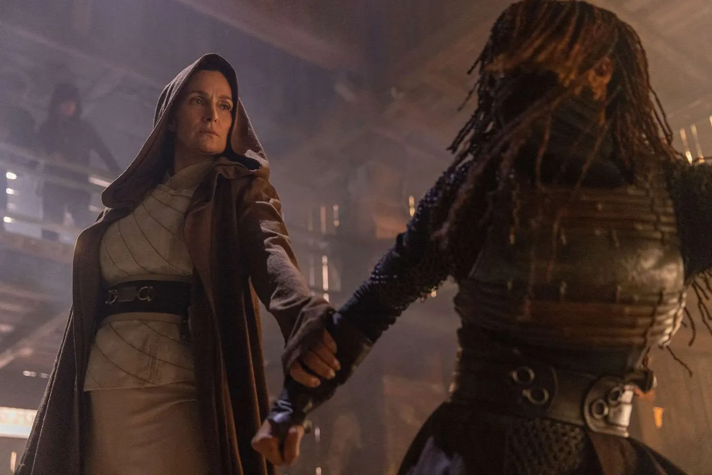 Carrie-Anne Moss i Amandla Stenberg w serialu "Akolita"