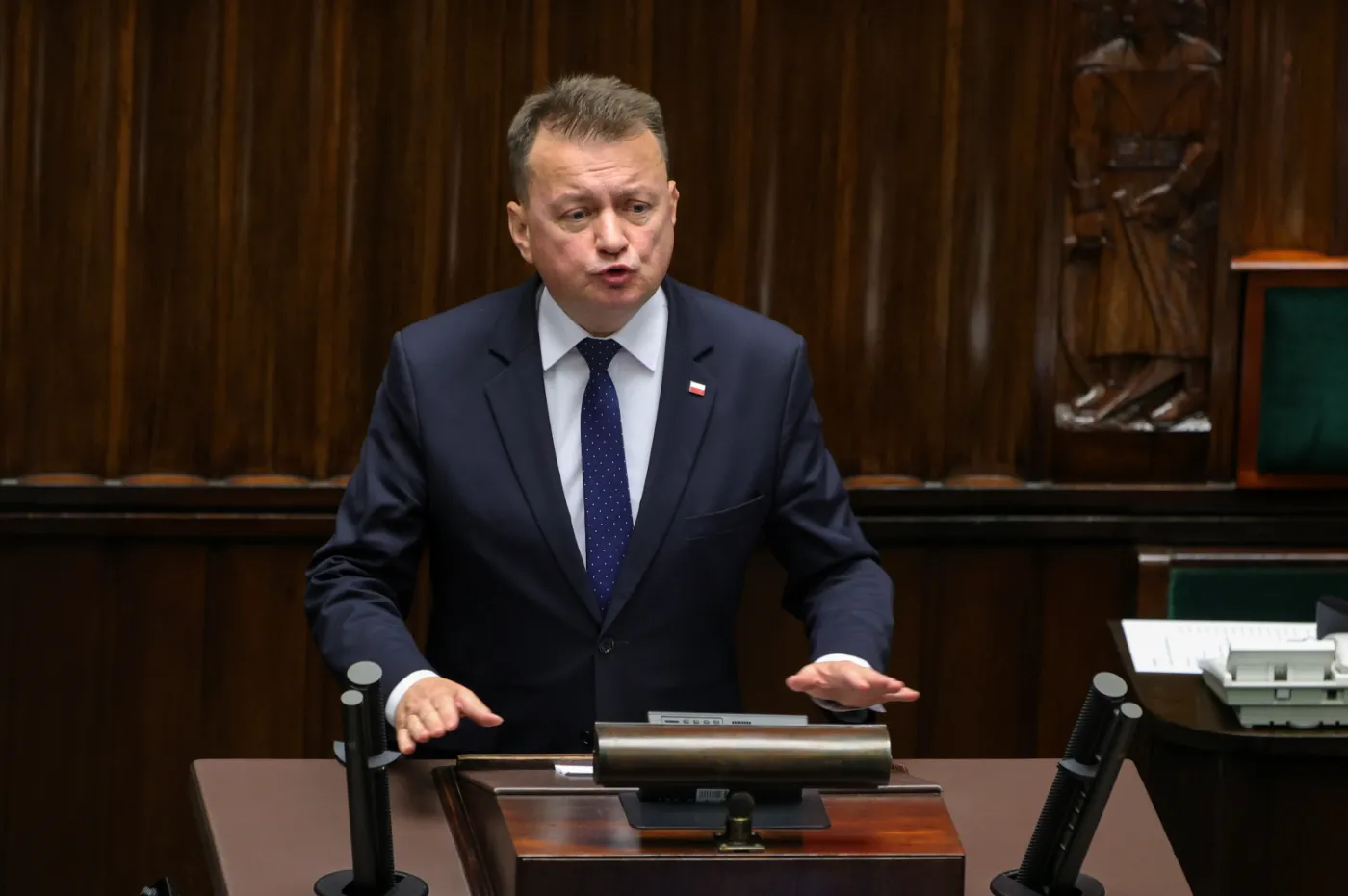 Błaszczak pokazuje "ostateczny dowód" ws. rakiety pod Bydgoszczą. "Tomczyk powinien połknąć język"