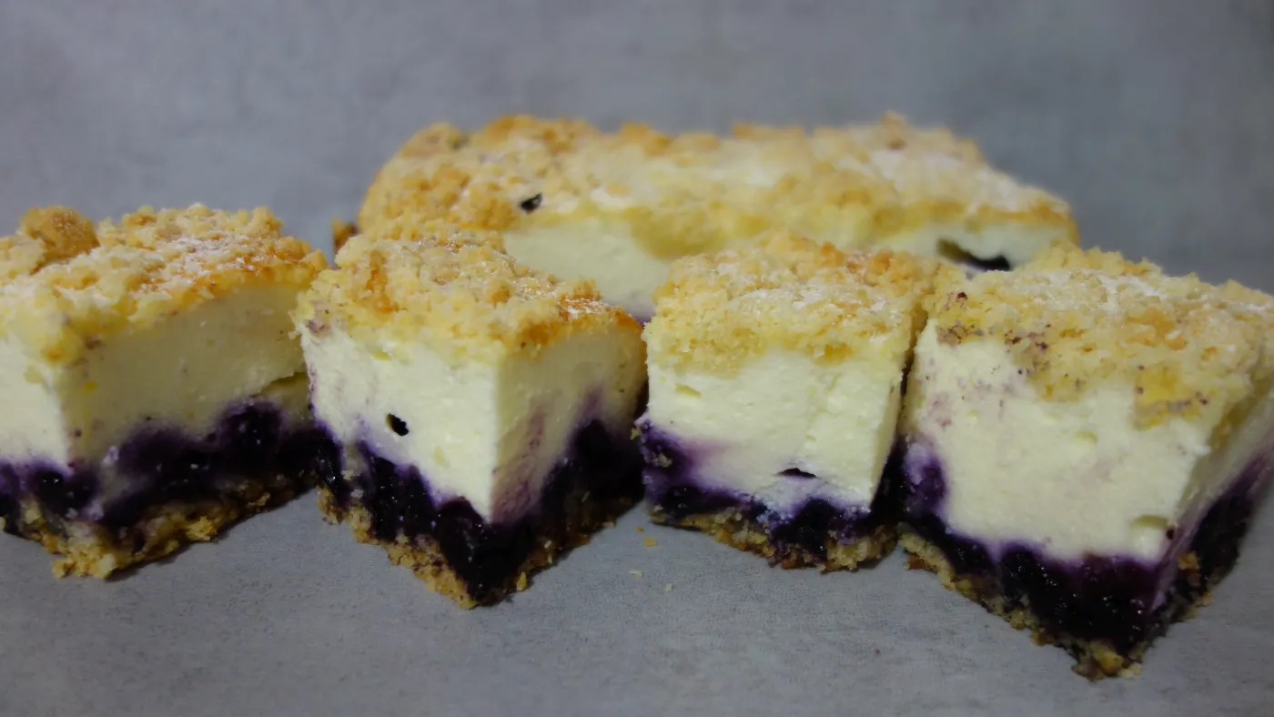 Ten sernik jagodowy to prawdziwy hit. Nowy przepis od Heni Foks