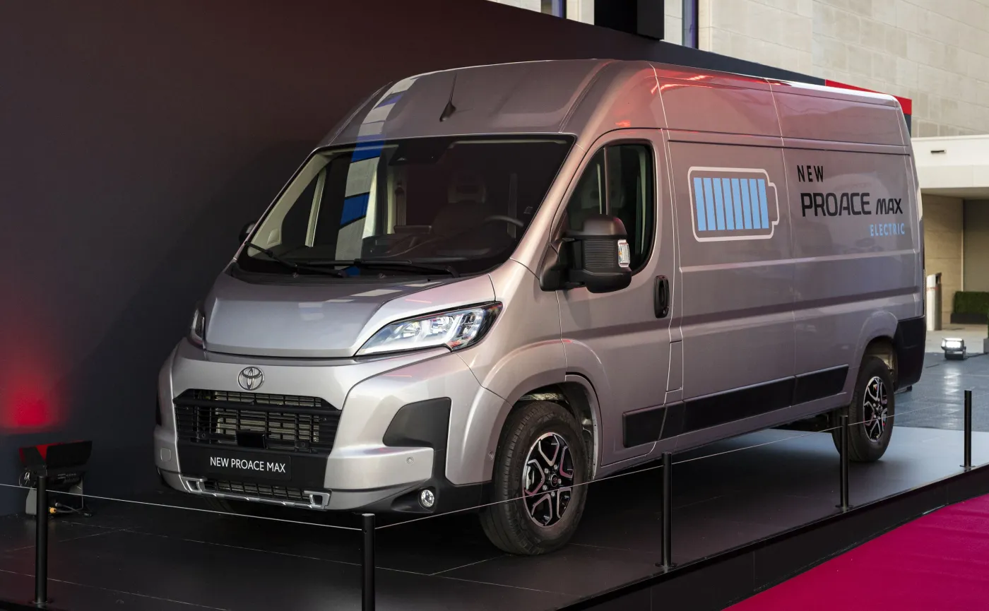 toyota-proace-max-38041858.jpg