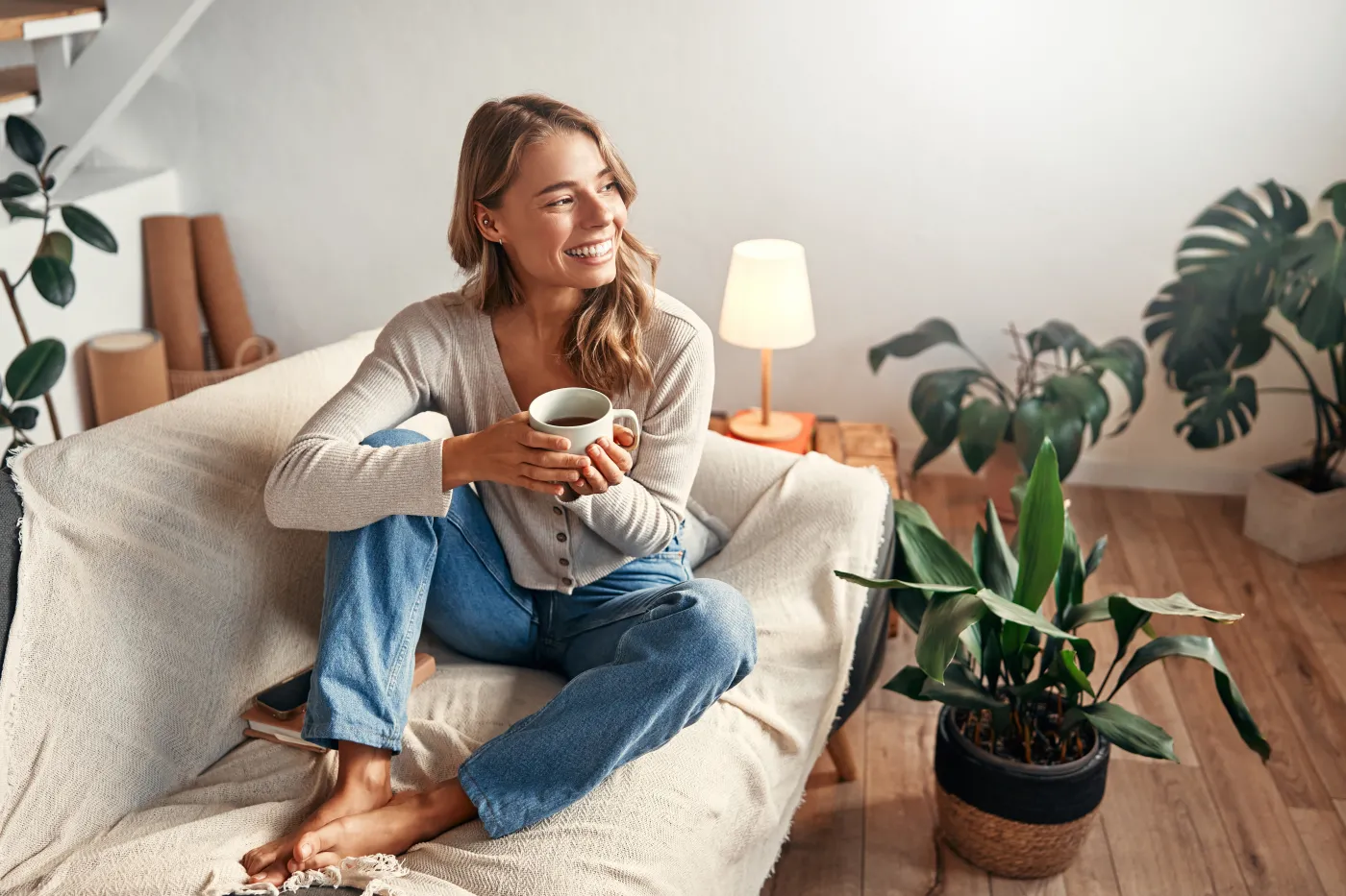 Kakao kobieta kawa Young,Woman,With,A,Cup,Of,Hot,Coffee,Or,Tea