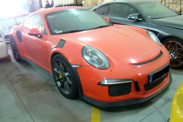 Sensacja w Suwałkach. Skarbówka sprzedaje samochody. Ceny hitem