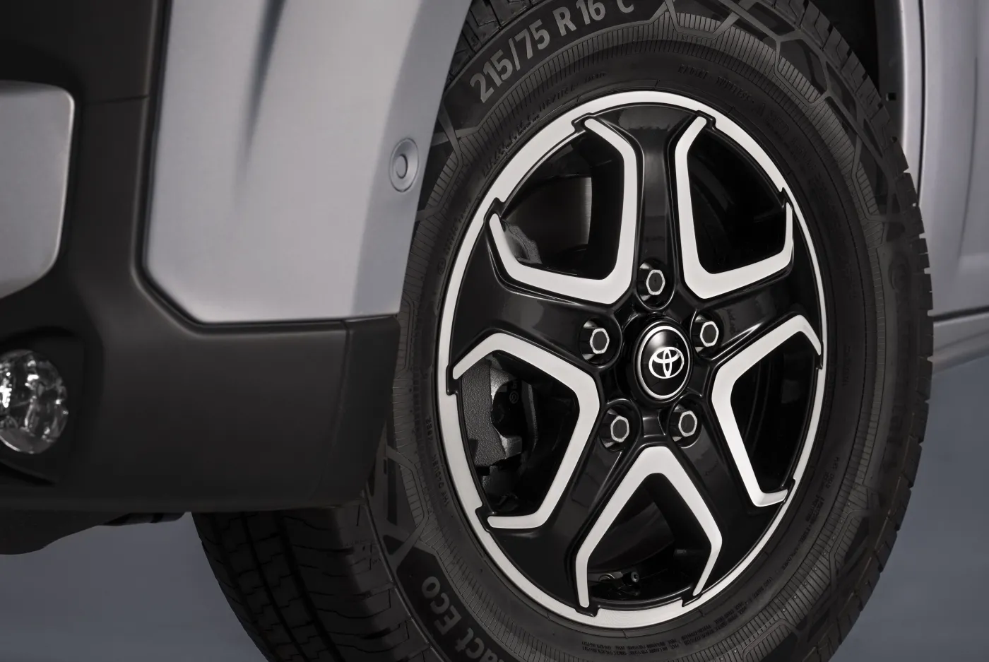 Nowa Toyota na rynku. Mocny silnik Diesla i gwarancja na milion kilometrów