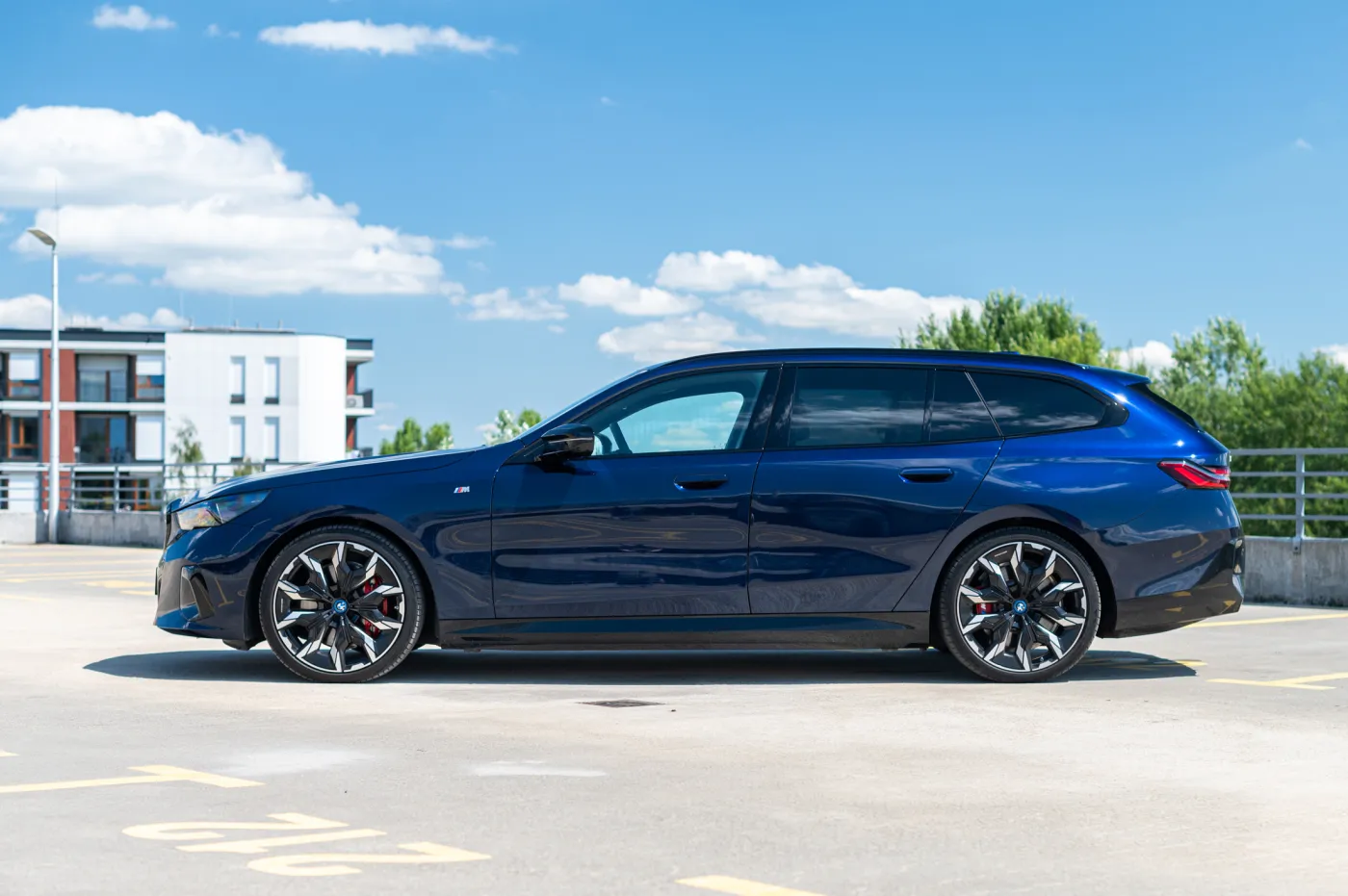 bmw-i5-m60-xdrive-38258668.jpg
