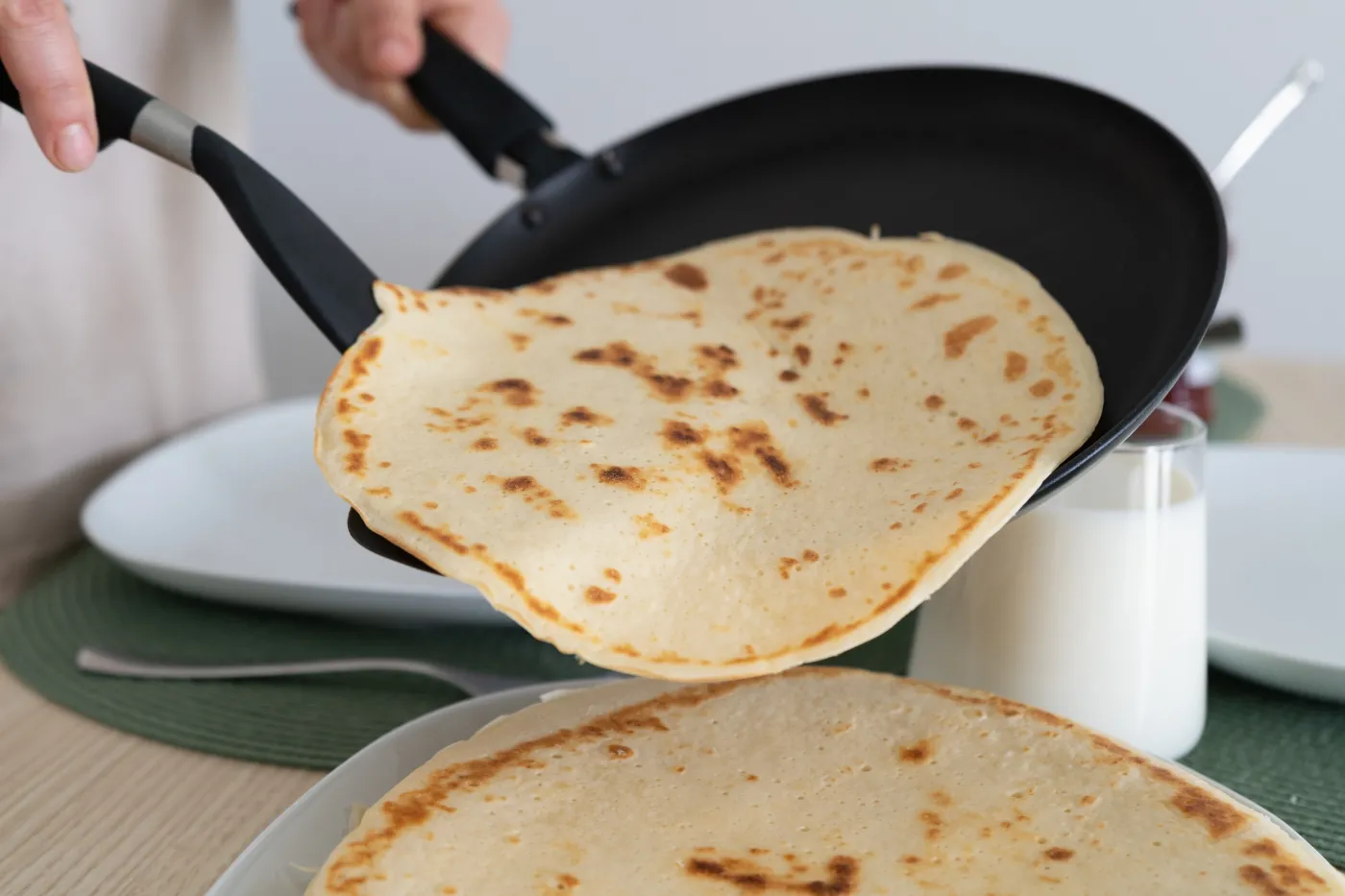 Ta jedna rzecz sprawi, że naleśniki będą kruche i będą rozpływać się w ustach! I nie chodzi o… składnik