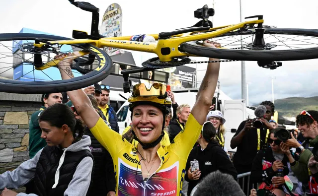 Niesamowity sukces Polki. Katarzyna Niewiadoma wygrała Tour de France