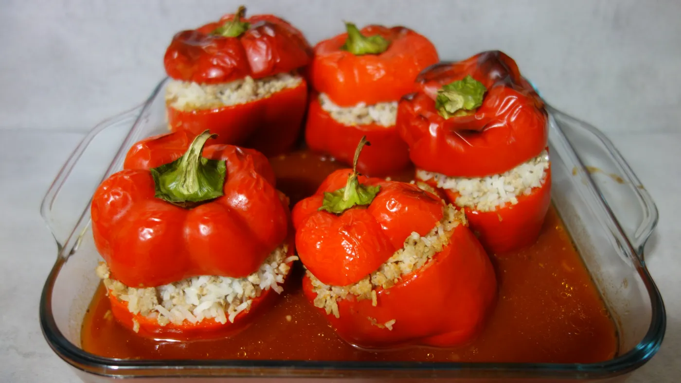 Papryka faszerowana. Szybki przepis Heni Foks na pyszny obiad