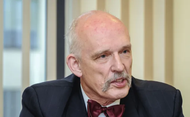 Janusz Korwin-Mikke miał wypadek bez ważnego prawa jazdy. Stracił je dawno temu