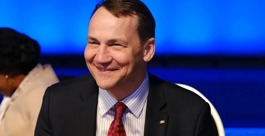 Sikorski "uprzejmie poinformował" Kaczyńskiego: Jest pan gadającą małpą...