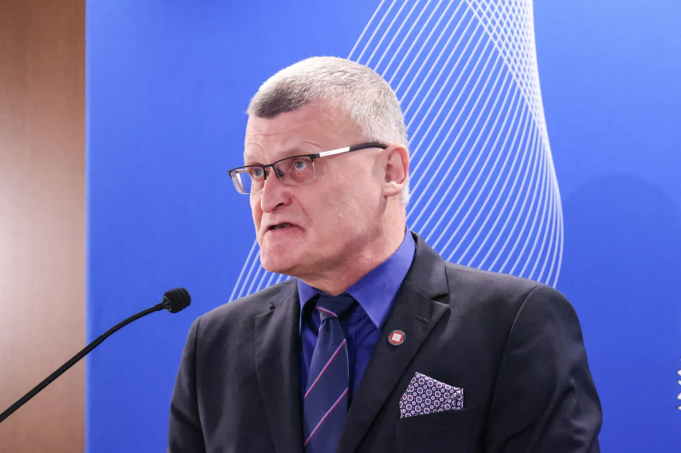 Obowiązek noszenia maseczek wróci? Stanowcze słowa Grzesiowskiego