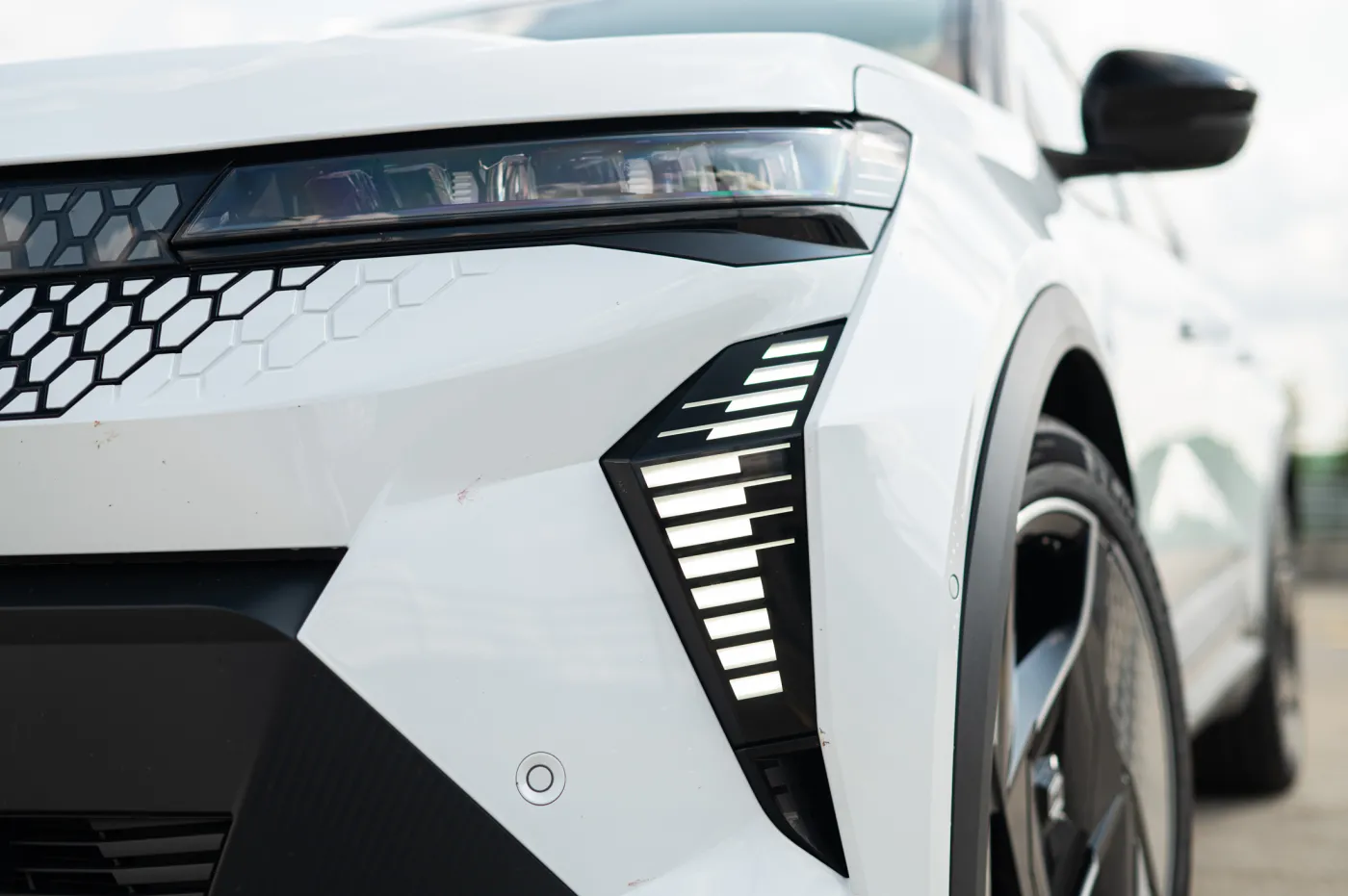 Powrót rodzinnej legendy. Nowe Renault zaskakuje. Cena?