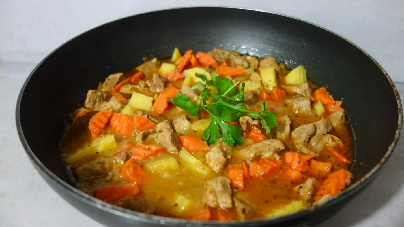 Wieprzowina duszona od Heni Foks. Wspaniały pomysł na obiad