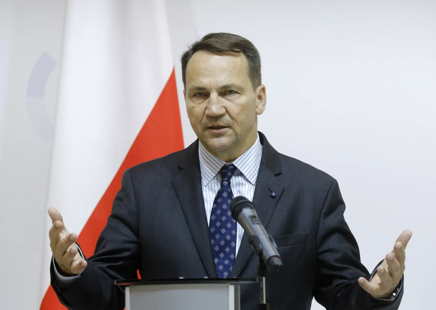 Sikorski odbija piłeczkę w ukraińskich mediach. "To wy zadajecie to pytanie, a nie ja"