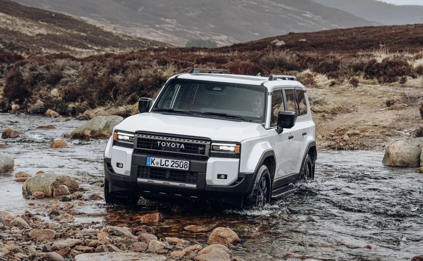toyota-land-cruiser-38298316.jpg