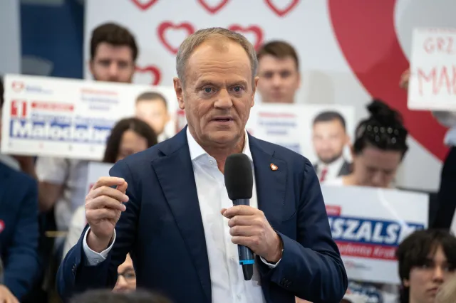 Tusk uderza w PiS: Ściągnęli tysiące imigrantów, pomogli budować obcą agenturę